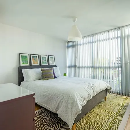 Central Townhouse With Double Terrace And Free Parking *