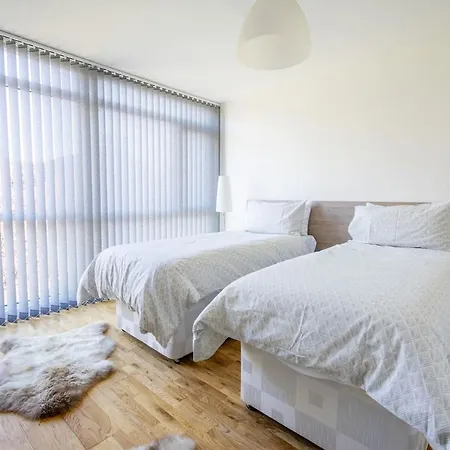 Central Townhouse With Double Terrace And Free Parking